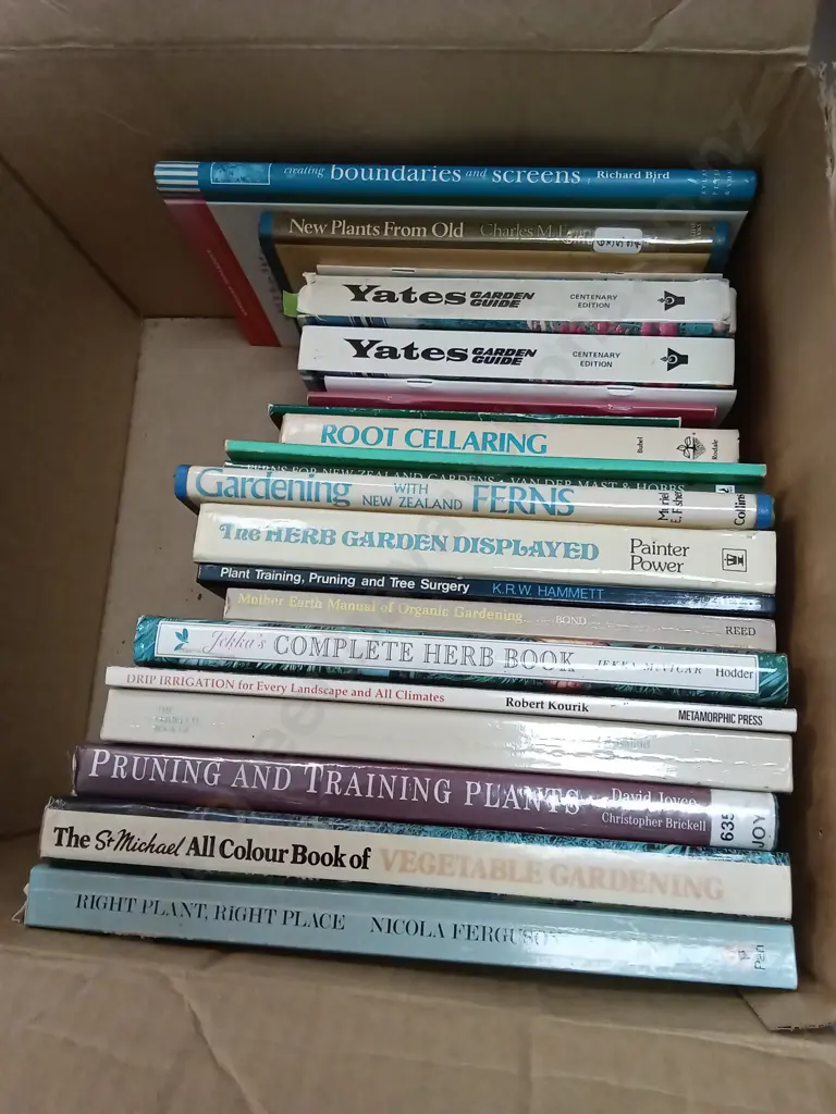 BOX OF VINTAGE BOOKS Image 1++