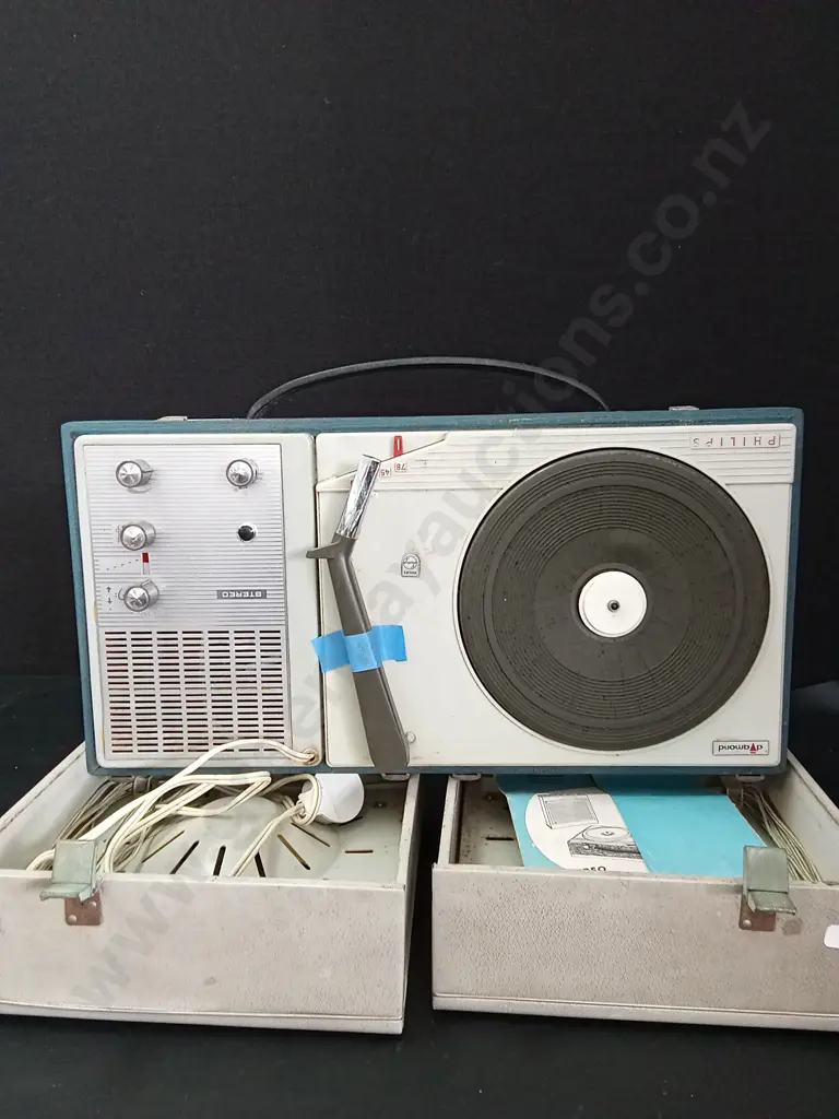 VINTAGE PORTABLE PHILLIPS SUITCASE STYLE RECORD PLAYER L49CM Image 1++