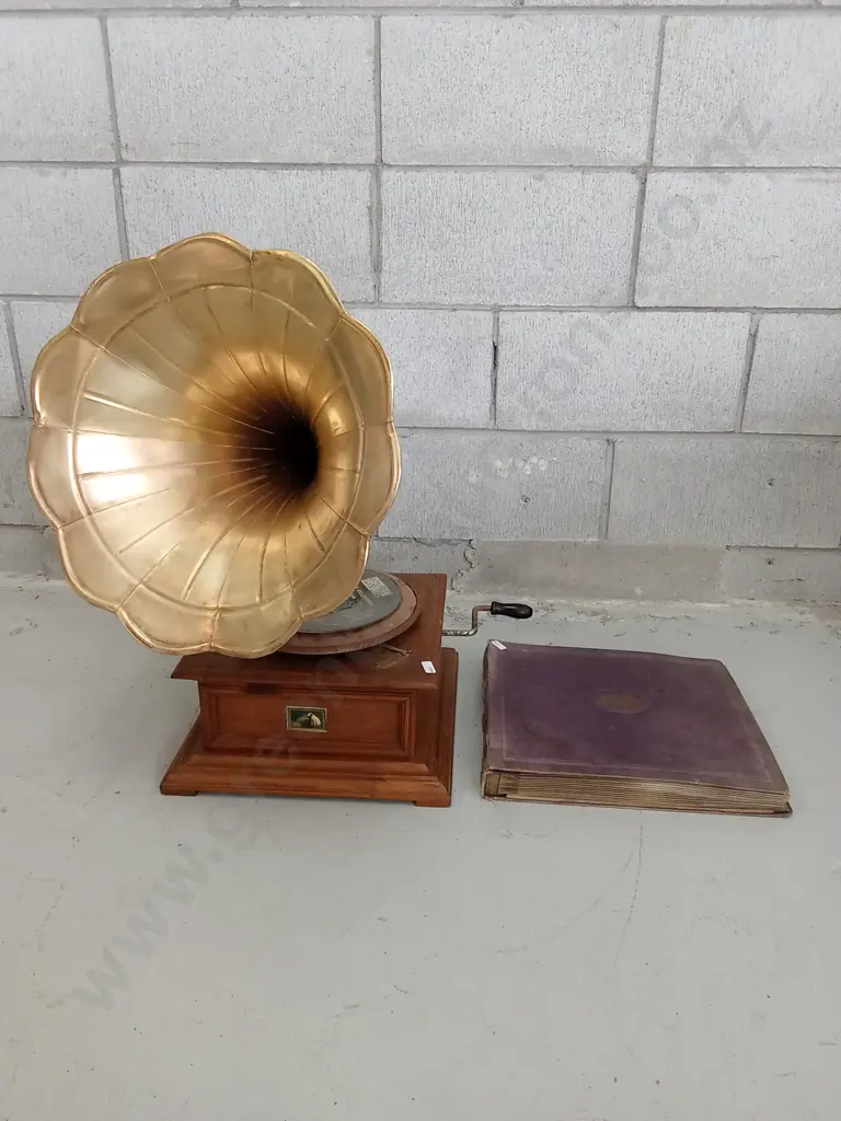 VINTAGE HMV GRAMOPHONE WITH RECORD ALBUM BOOK Image 1++