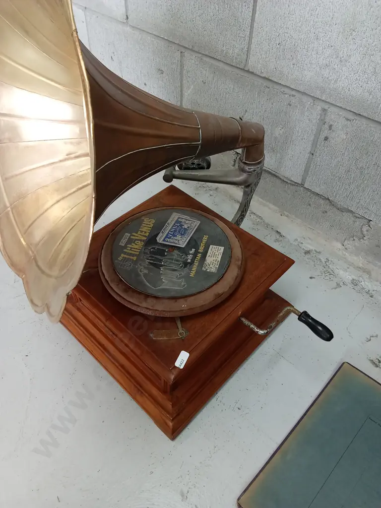 VINTAGE HMV GRAMOPHONE WITH RECORD ALBUM BOOK Image 1++