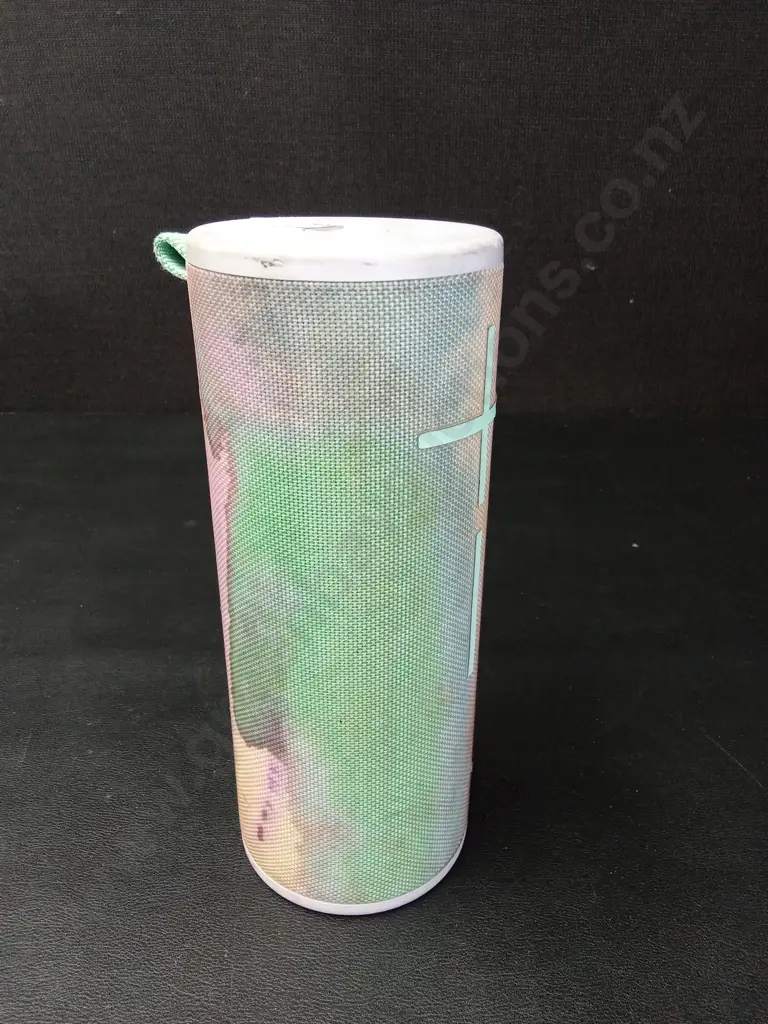 UE BOOM 3 - NO CHARGER BUT DOES WORK Image 1++