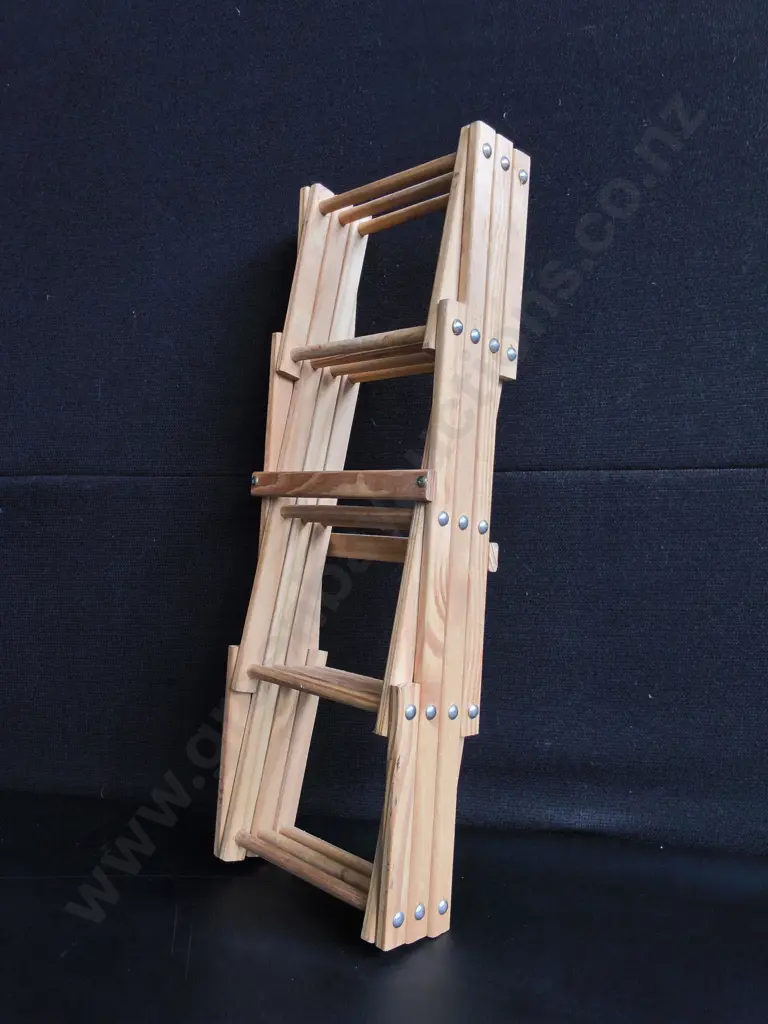 COLLAPSIBLE WOODEN ACCORDION STYLE WINE RACK Image 1++
