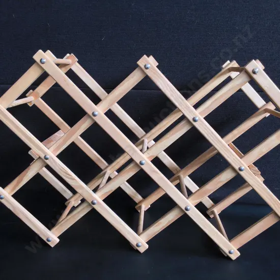 COLLAPSIBLE WOODEN ACCORDION STYLE WINE RACK