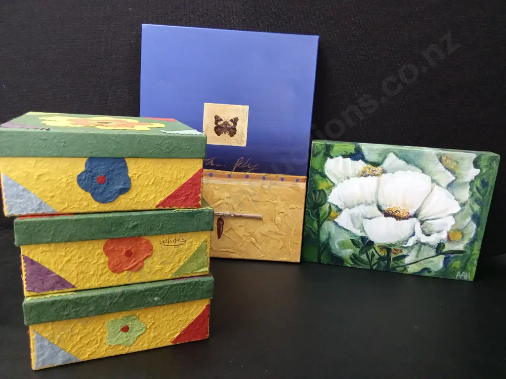 2 CANVASES TALLEST H40CM AND 3 BOXES Image 1++