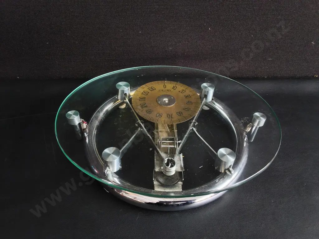 VINTAGE CAMRY MECHANICAL ROUND GLASS BATHROOM SCALE Image 1++