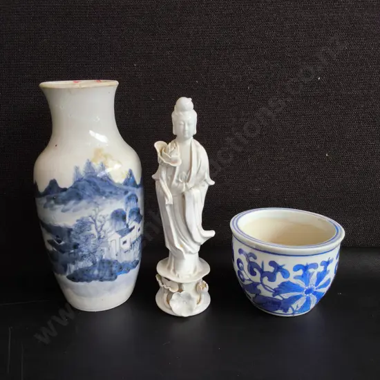 VINTAGE ASIAN CERAMICS, BLUE AND WHITE VASE AND POT, AND BLANC DE CHINE FIGURINE, TALLEST H 22 CM