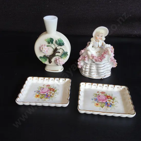 VINTAGE MID CENTURY PORCELAIN ITEMS, 4 PIECES, LADY FIGURINE, BUD VASE, AND PAIR OF TRINKET DISHES, TALLEST H 12 CM