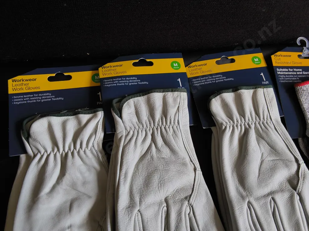 5 BRAND NEW PAIRS OF WORK GLOVES Image 1++