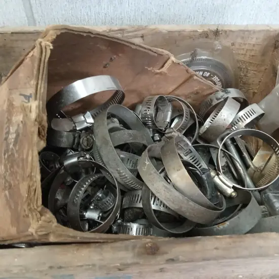 ASSORTMENT OF METAL WORM-DRIVE HOSE CLAMPS