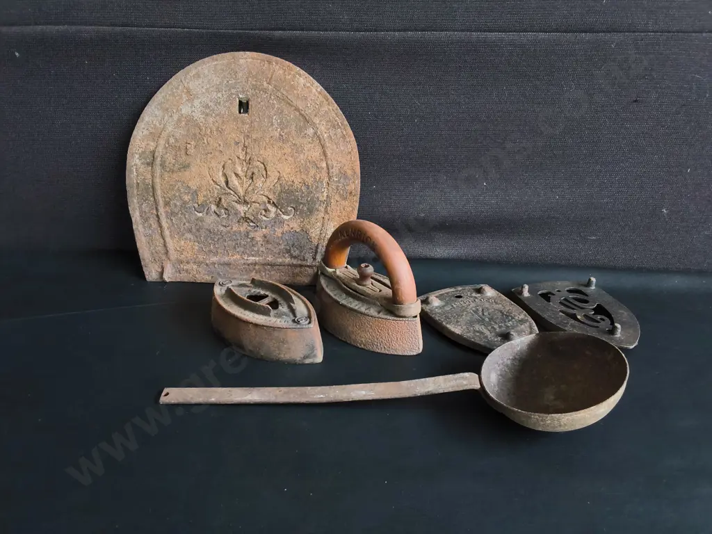VINTAGE CAST IRON ITEMS, IRONS, DECORATIVE TRIVET, LADLE, WIDEST W 41CM Image 1++