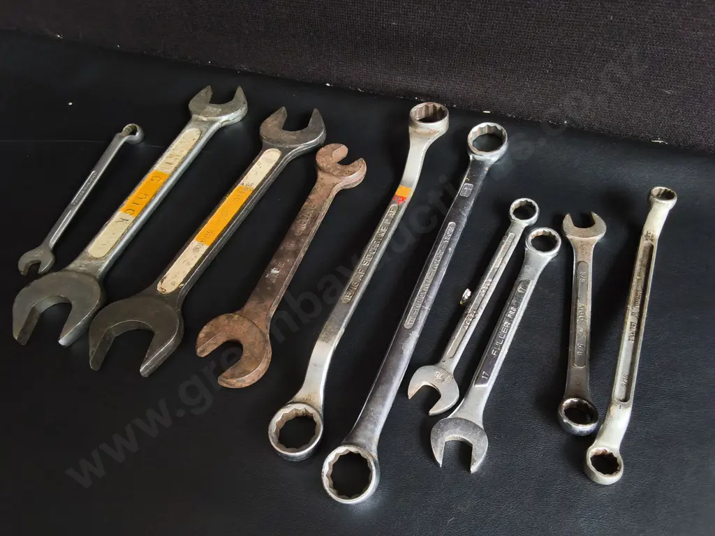 MIX OF VINTAGE HAND TOOLS Image 1++