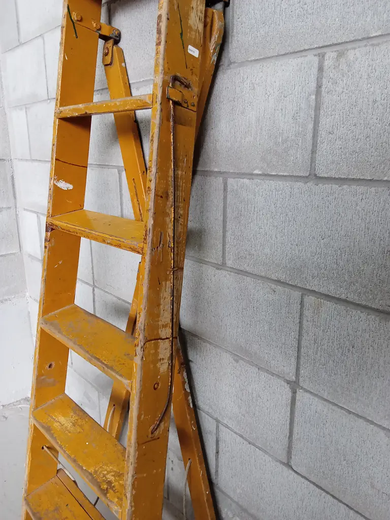 VINTAGE WOODEN FOLDING LADDER, H 148CM Image 1++