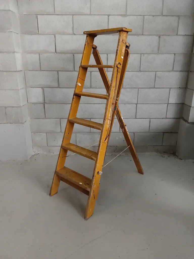 VINTAGE WOODEN FOLDING LADDER, H 148CM Image 1++
