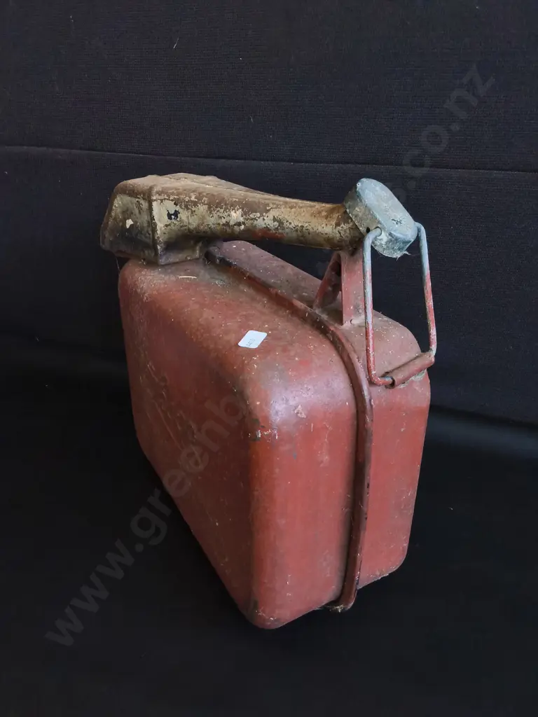 VINTAGE LESCO "POUR A CAN" METAL FUEL AND PETROL CONTAINER, MADE IN NZ Image 1++