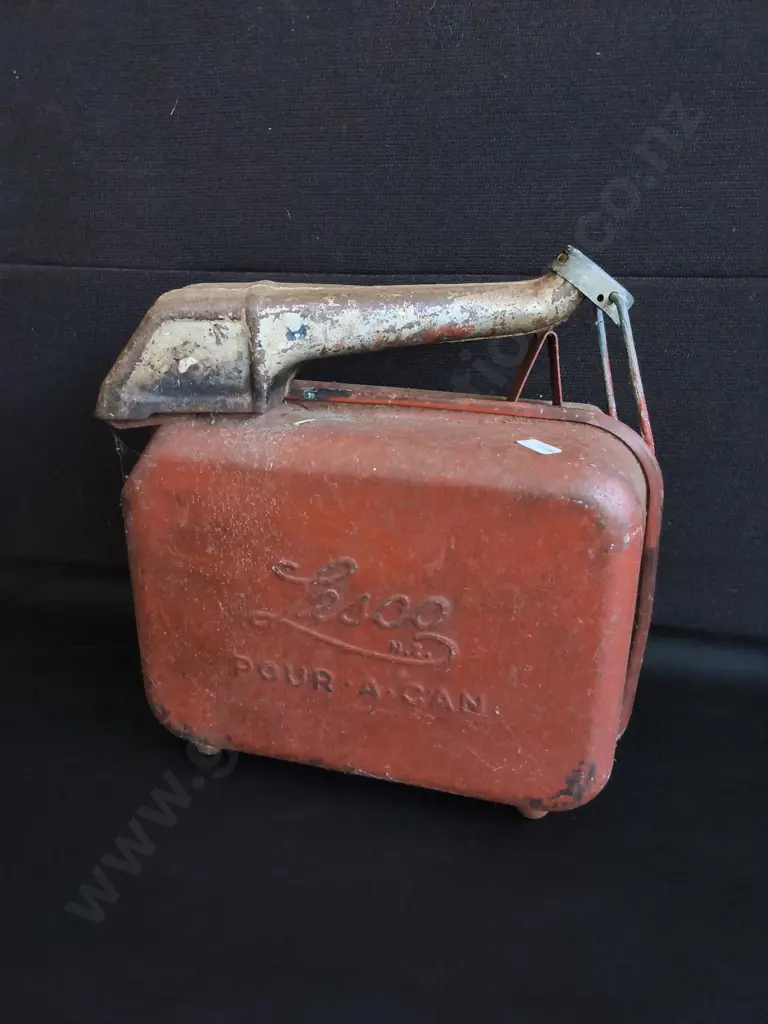 VINTAGE LESCO "POUR A CAN" METAL FUEL AND PETROL CONTAINER, MADE IN NZ Image 1++