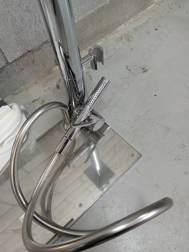 CHROME PLATED SHOWER FITTING AND 4X MIRRORS , H 92CM, MIRROR IS 40CM X 40CM Image 1++