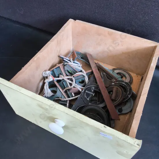BOX OF METAL MEASURING TOOLS