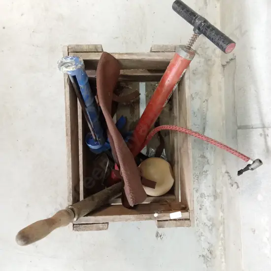BOX OF VINTAGE MISCELLANEOUS TOOLS