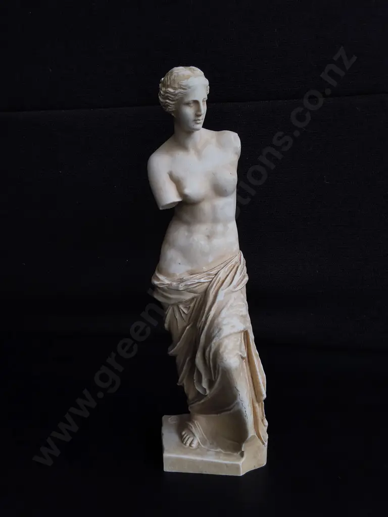 VINTAGE MINIATURE VENUS DE MILO REPRODUCTION STATUE, RESIN, STAMPED "LOUVRE MUSEUM", H 29 CM Image 1++