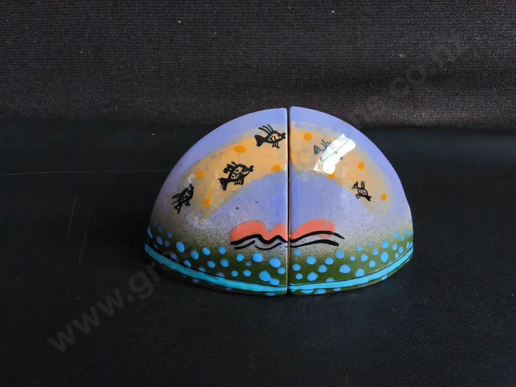 VINTAGE BRENDAN ADAMS NZ ART POTTERY SALT AND PEPPER SHAKERS, H 8 CM Image 1++