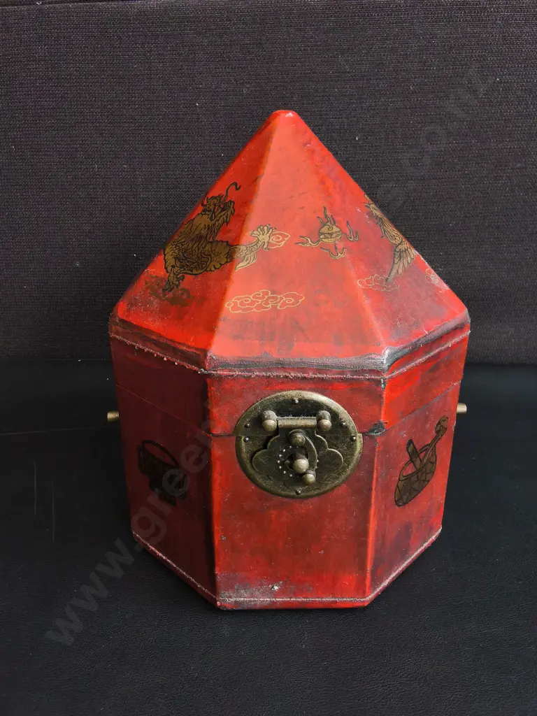 VINTAGE CHINESE LEATHER AND WOOD DECORATIVE BOX, H 23 CM Image 1++