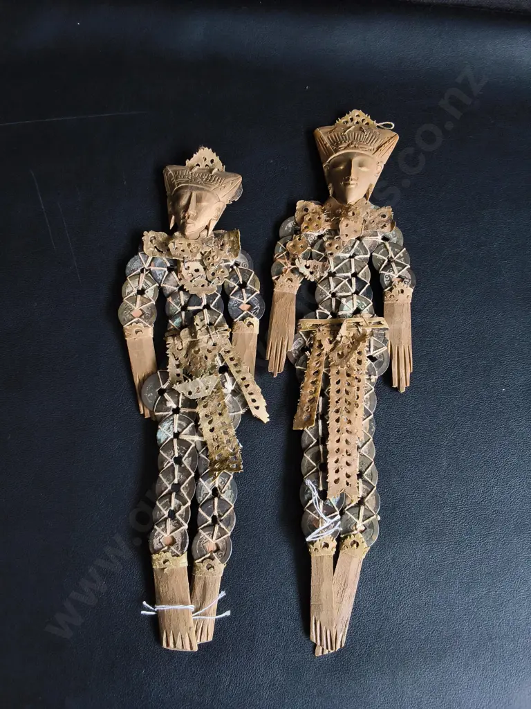 VINTAGE PAIR OF BALINESE KEPENG COIN DOLLS, TALLEST H 35 CM Image 1++