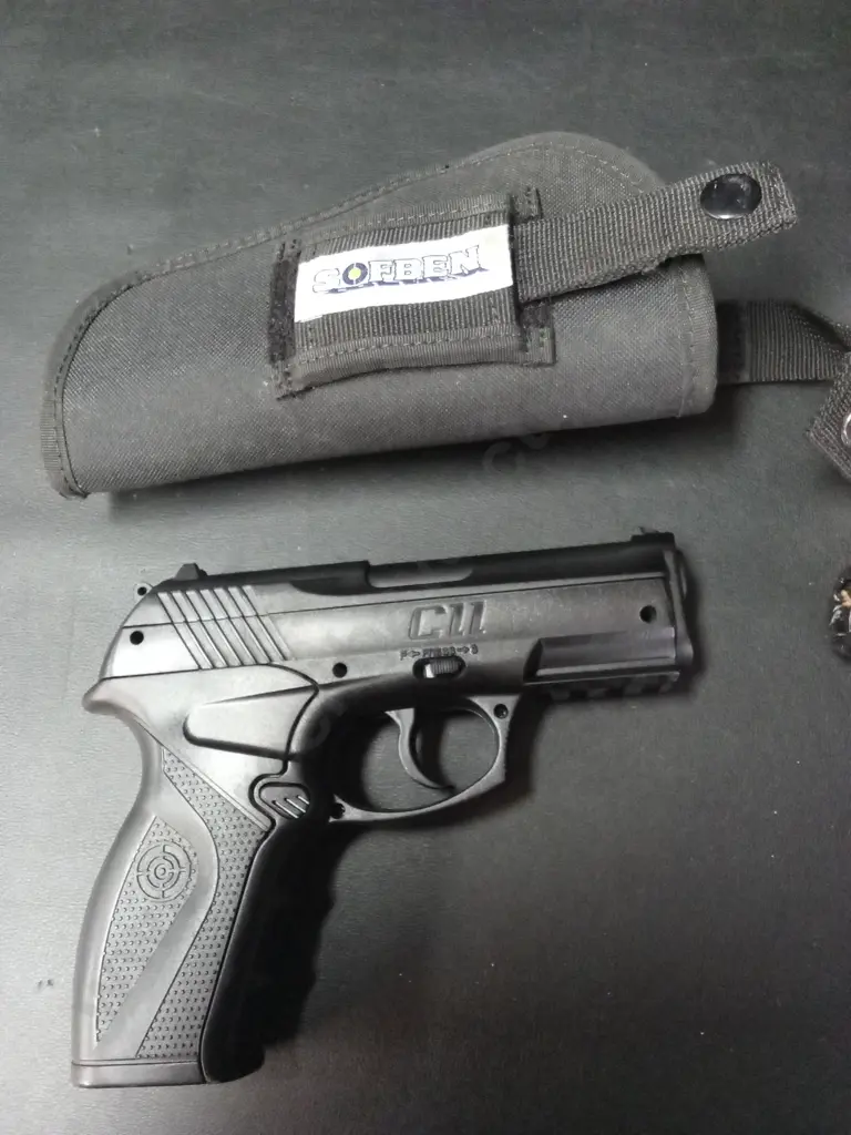 CROSMAN C11 CO2-POWERED SEMI-AUTOMATIC BB AIR PISTOL WITH A CASE AND CARTRIDGES Image 1++