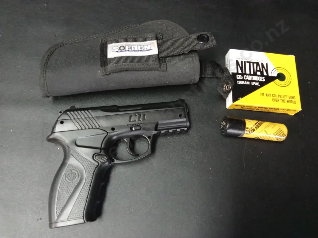 CROSMAN C11 CO2-POWERED SEMI-AUTOMATIC BB AIR PISTOL WITH A CASE AND CARTRIDGES Image 1++