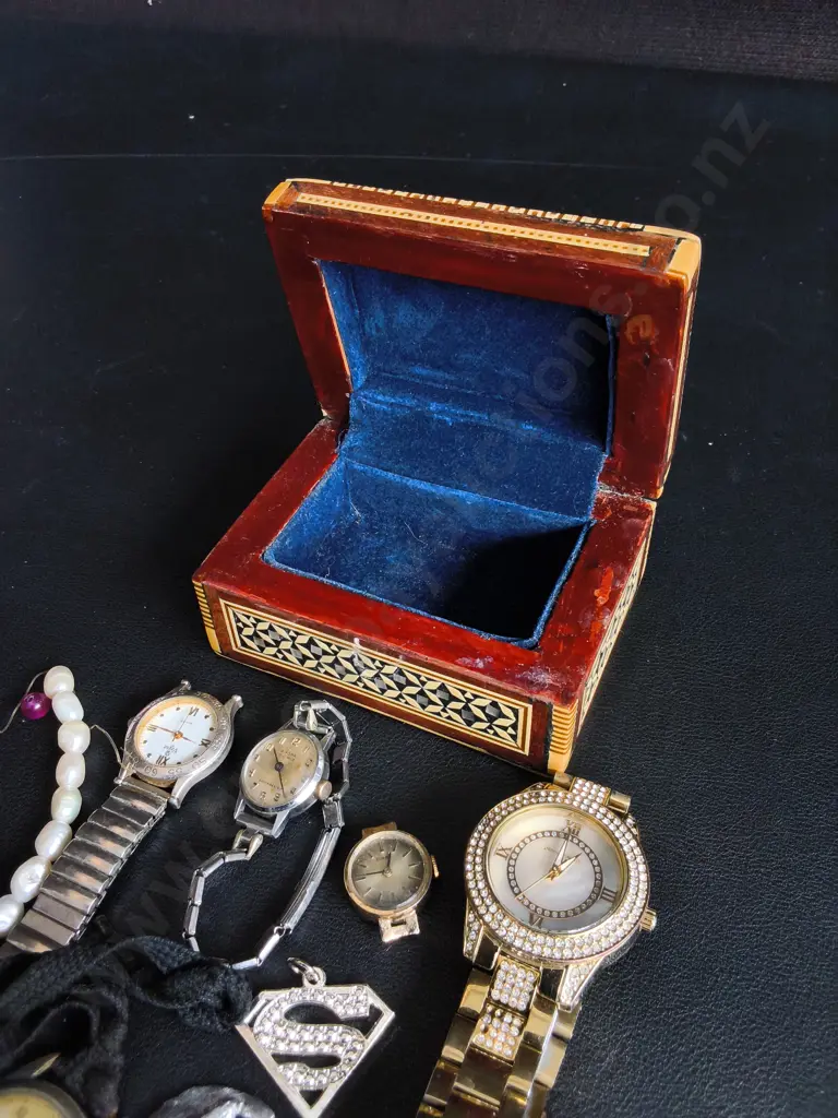 WOODEN TRINKET BOX AND MIX OF JEWELRY Image 1++