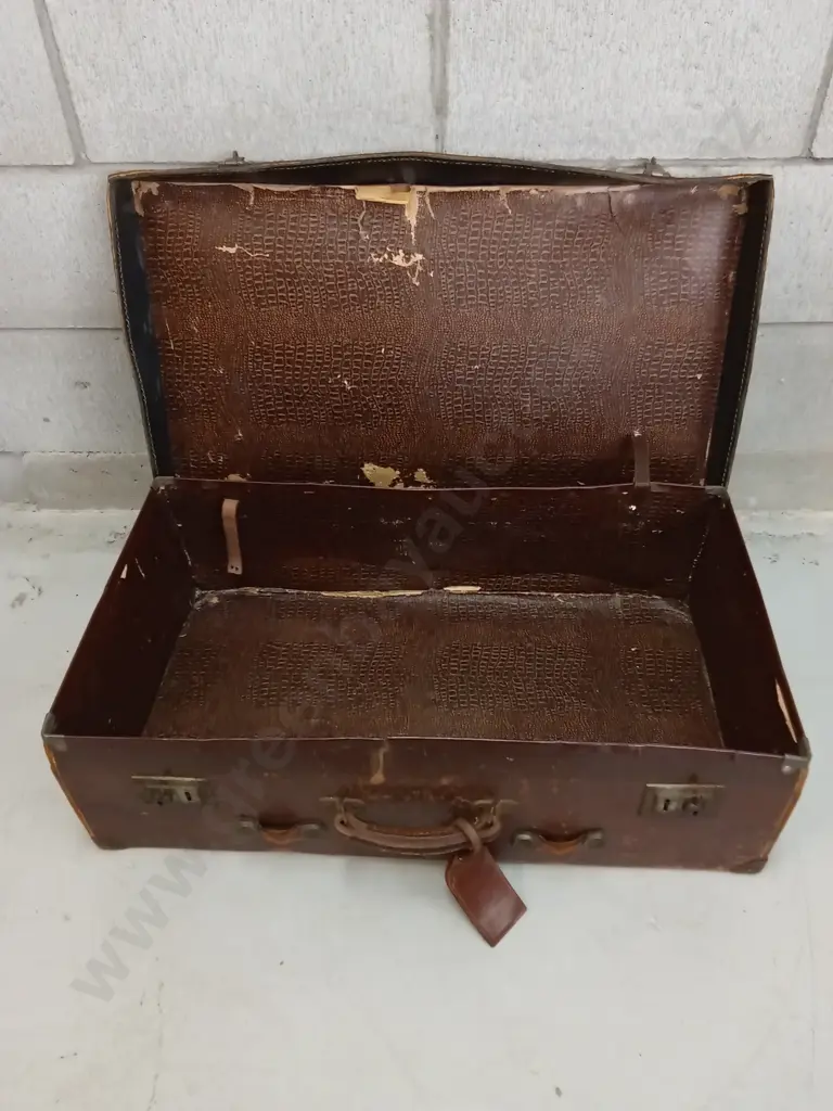VINTAGE BROWN LEATHER SUITCASE, H 22CM X W 70CM X D 40CM Image 1++