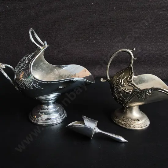 PAIR OF VINTAGE SILVERPLATE SUGAR SCUTTLES WITH SCOOP, TALLEST H 16 CM