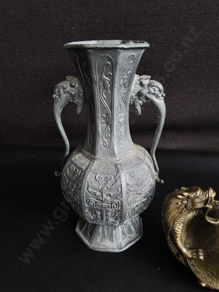 PAIR OF VINTAGE ORIENTAL METALWORK PIECES, TALLEST H 21 CM Image 1++