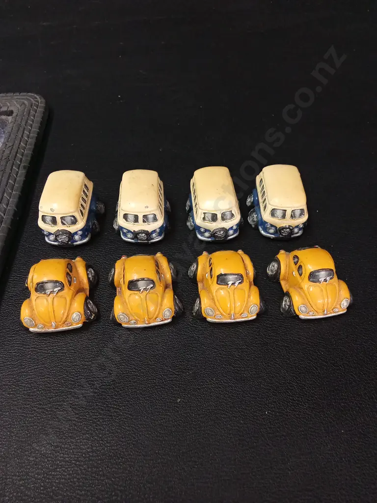 VINTAGE STYLE TIC-TAC-TOE GAME WITH MINI CARS BOARD 17CM X 17CM Image 1++