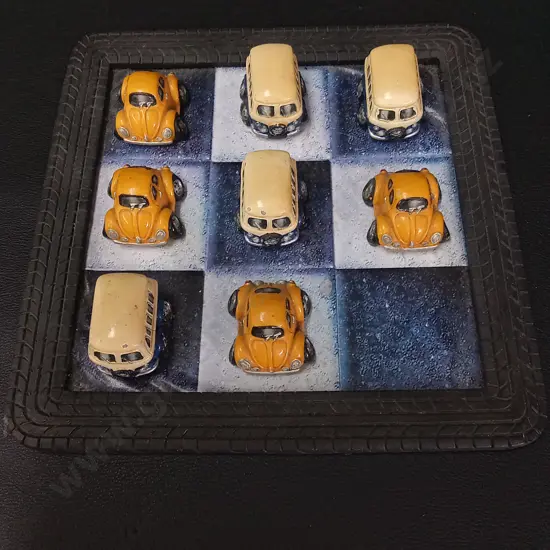 VINTAGE STYLE TIC-TAC-TOE GAME WITH MINI CARS BOARD 17CM X 17CM
