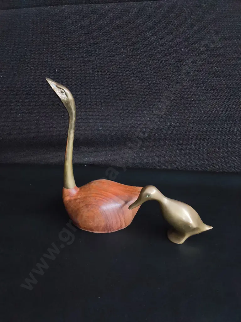 VINTAGE MID CENTURY MODERN BRASS DUCK, AND BRASS WOODEN SWAN, TALLEST H 20 CM Image 1++