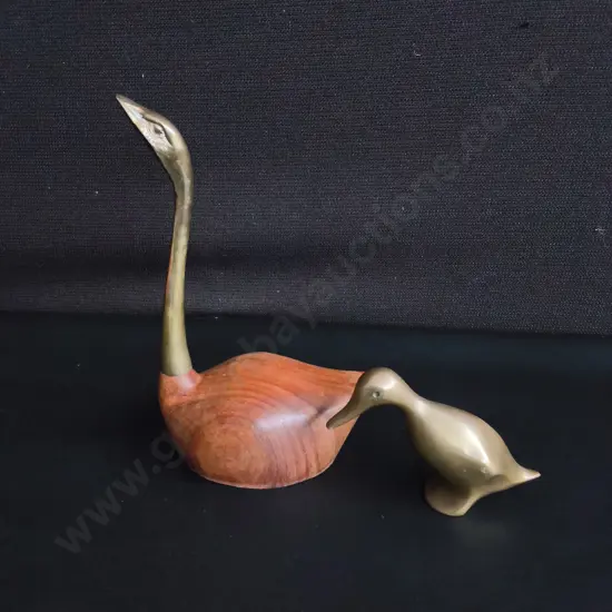 VINTAGE MID CENTURY MODERN BRASS DUCK, AND BRASS WOODEN SWAN, TALLEST H 20 CM
