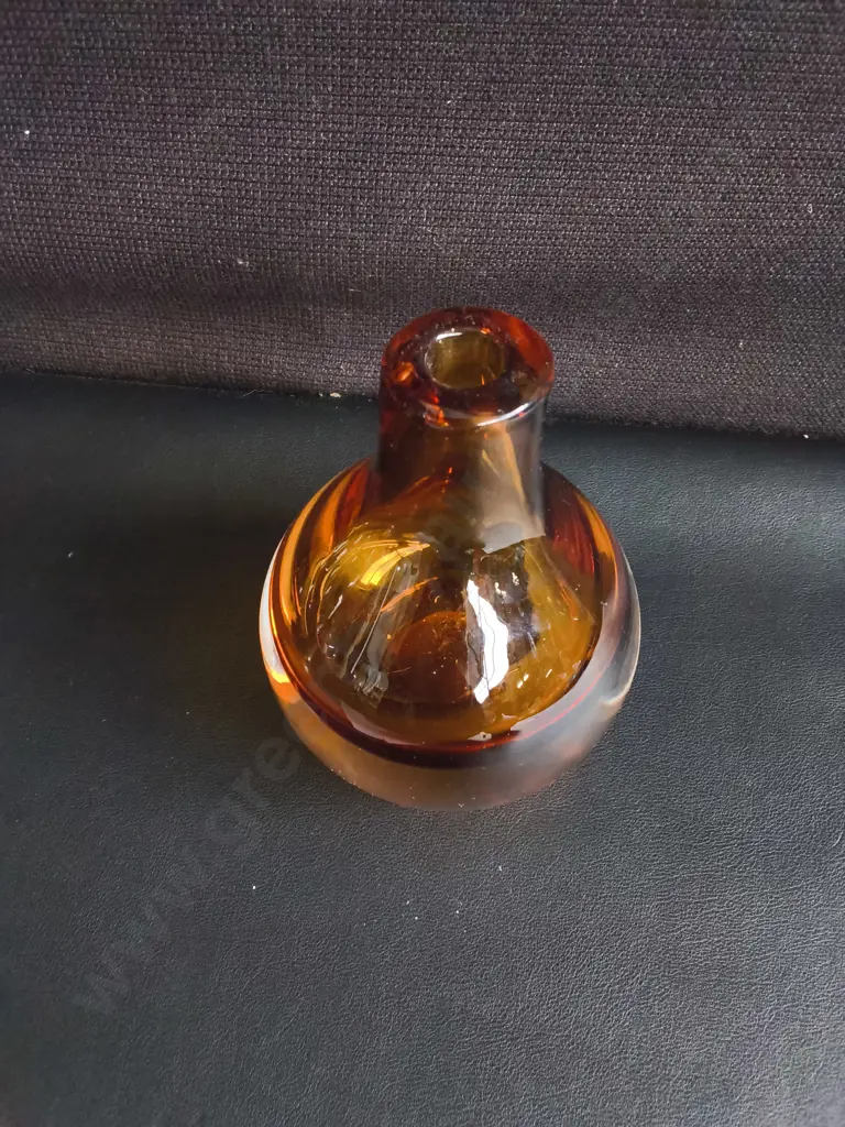 VINTAGE HEAVY AMBER GLASS BUD VASE, H 15 CM Image 1++
