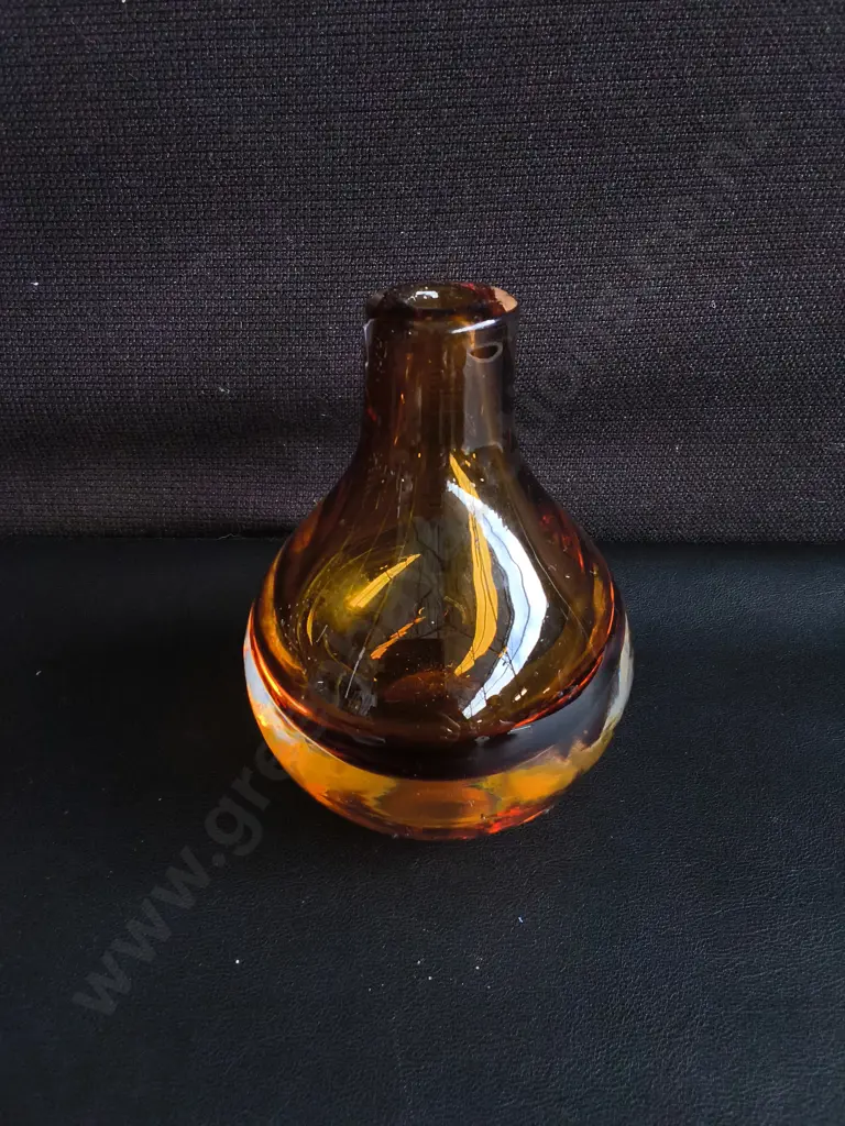 VINTAGE HEAVY AMBER GLASS BUD VASE, H 15 CM Image 1++
