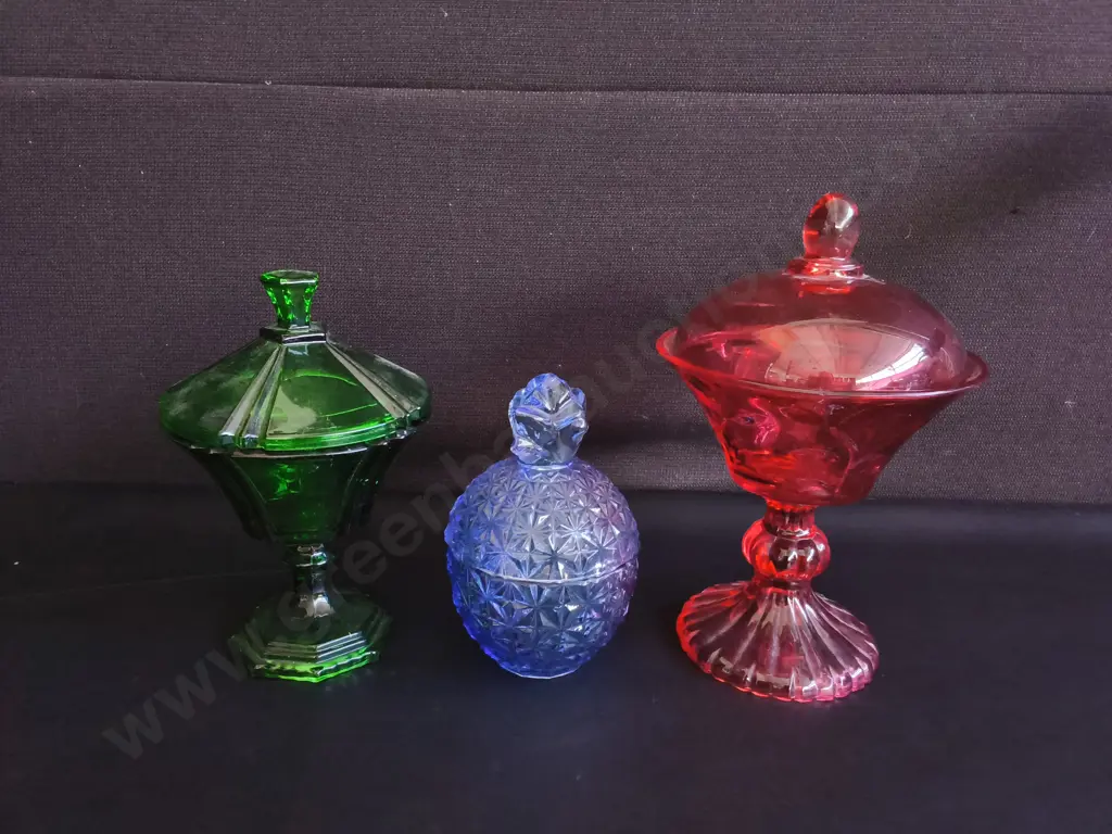 3 VINTAGE PRESSED GLASS COVERED CANDY JARS, TALLEST H 25 CM Image 1++