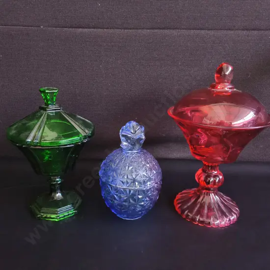 3 VINTAGE PRESSED GLASS COVERED CANDY JARS, TALLEST H 25 CM
