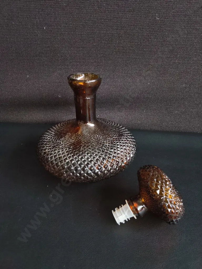 VINTAGE MCM AMBER GLASS GENIE BOTTLE DECANTER, DIAMOND POINT PATTERN, MADE IN TAIWAN, H 19 CM Image 1++