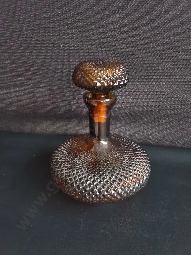 VINTAGE MCM AMBER GLASS GENIE BOTTLE DECANTER, DIAMOND POINT PATTERN, MADE IN TAIWAN, H 19 CM Image 1++