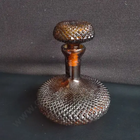 VINTAGE MCM AMBER GLASS GENIE BOTTLE DECANTER, DIAMOND POINT PATTERN, MADE IN TAIWAN, H 19 CM