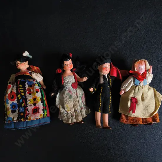 4 VINTAGE EUROPEAN SOUVENIR DOLLS, TALLEST H 10 CM
