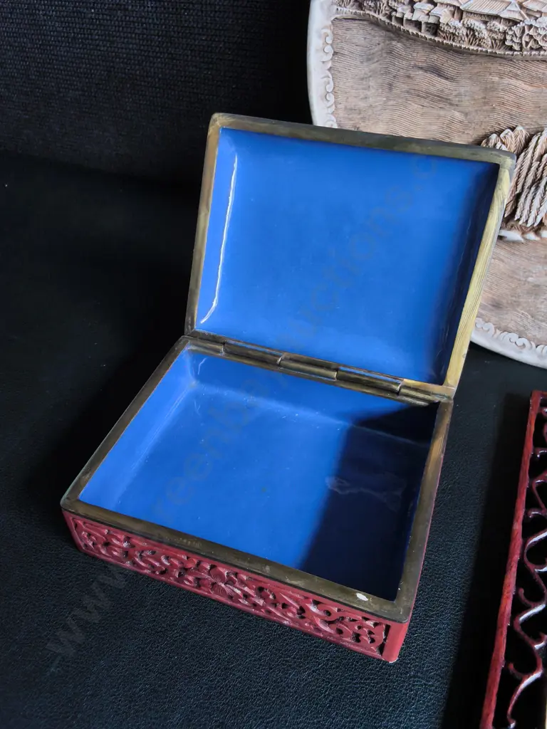 3 PIECES VINTAGE CHINESE DECORATIVE ART, FAUX IVORY SUMMER PALACE PLATE, CARVED RED LACQUER BOX, AND TABLE SCREEN Image 1++
