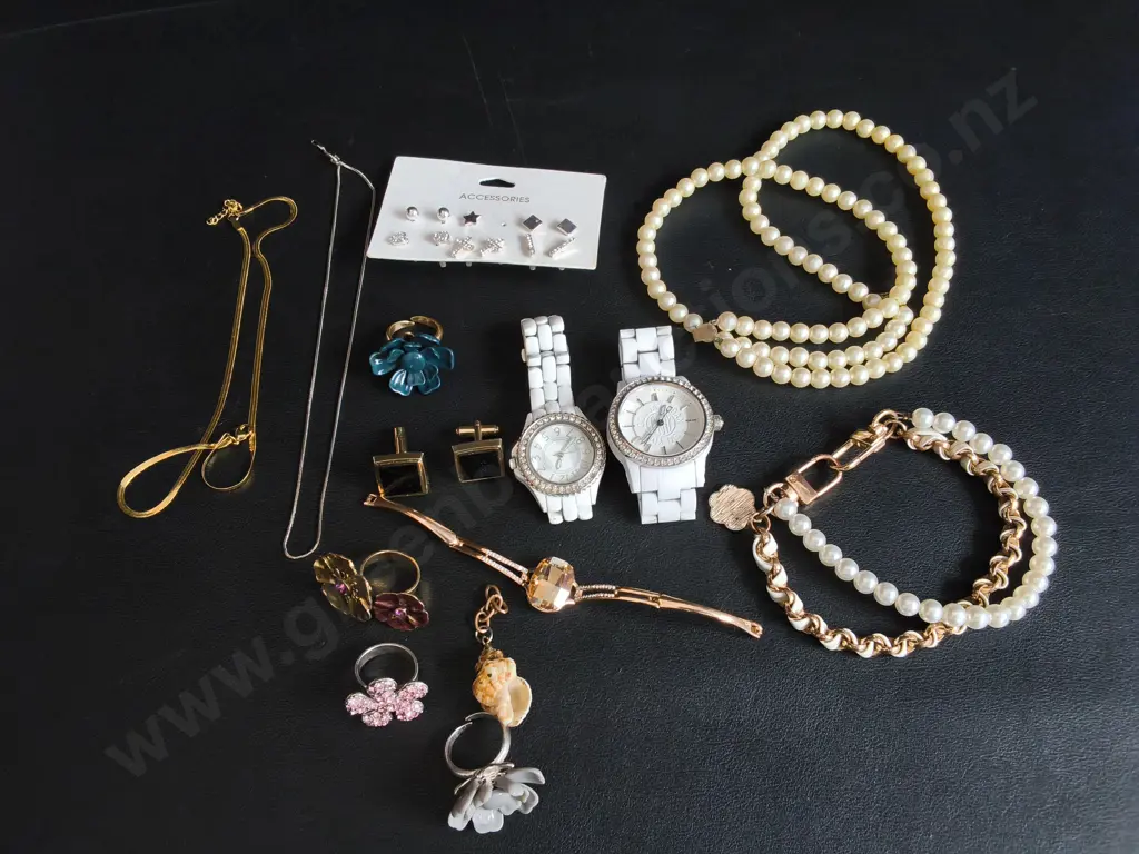 MIX OF JEWELLRY Image 1++