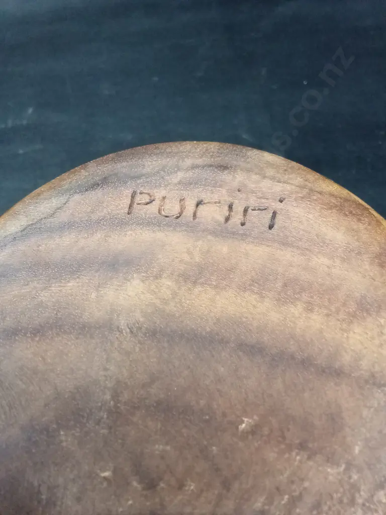 2 WOODEN ITEMS, PURIRI HOLLOW VESSEL D17CM AND A LIDDED PEDESTAL JAR H25CM Image 1++