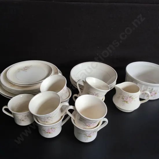 VINTAGE CROWN LYNN "SPRING FAIR" D470 CERAMIC TEA/ LUNCHEON SET, 23 PIECES