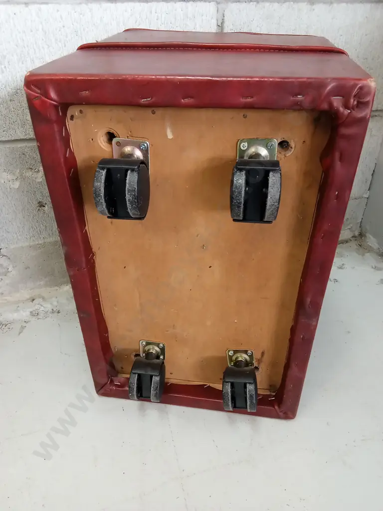 STOOL ON WHEELS, H 38CM X W 47CM X D 30CM Image 1++