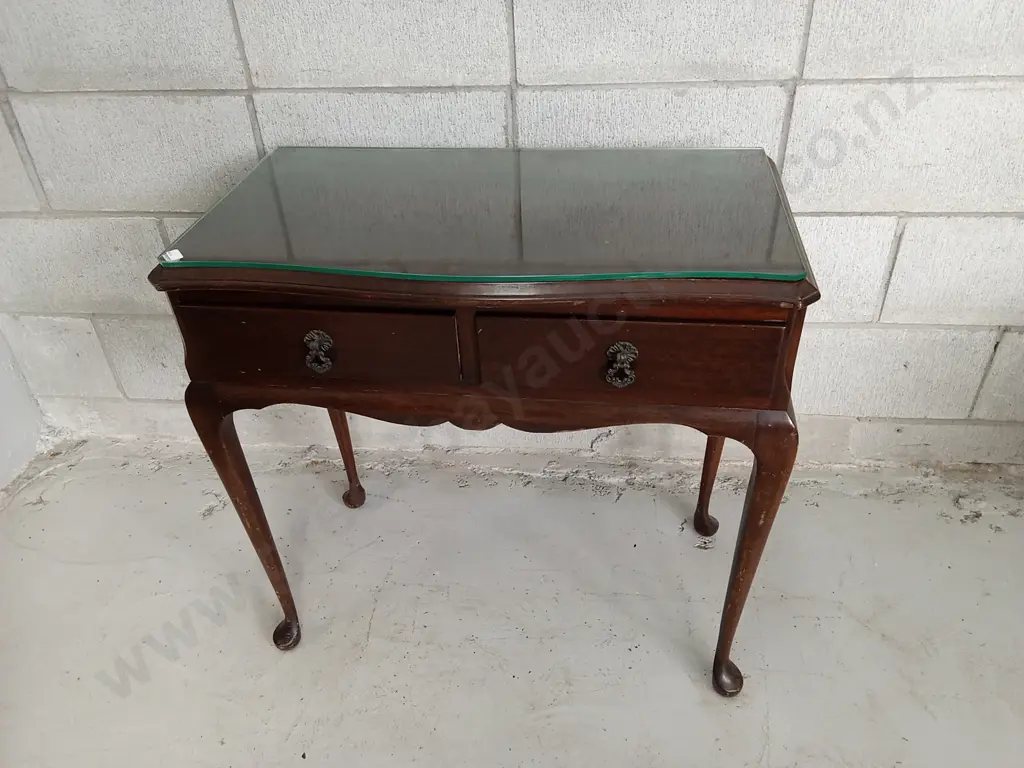 VINTAGE QUEEN ANNE-STYLE WOODEN HALL TABLE, H 67CM X W 70CM X D 38CM Image 1++